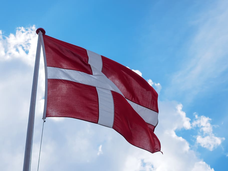 flag af danmark, flag, Danmark, jord, patriotisme, himmel, lav vinkel visning, rød, sky - himmel, vind, miljø, dag, ingen mennesker, natur, pol, blå, emotion, stribet, hvid farve, nationalt ikon, stolthed, udendørs, uafhængighed, 4K
