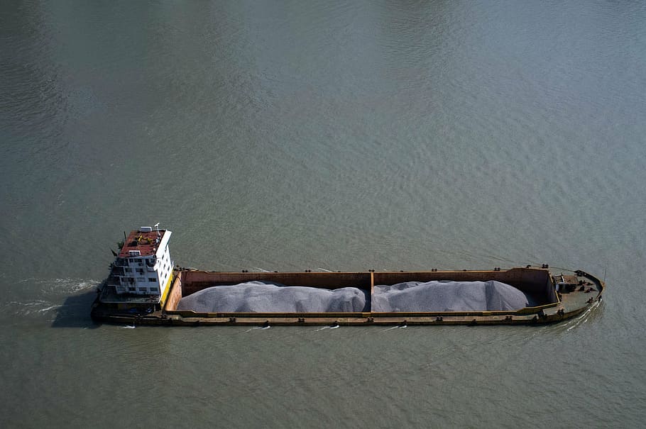 brown cargo ship, brown, cruise, ship, sea, ocean, water, transportation, sailing, travel, trip, nautical vessel, no people, waterfront, day, outdoors, lake, nature, moored, mode of transportation, high angle view, business, freight transportation, industry, container ship, shipping, copy space, environmental issues, pollution, 2K