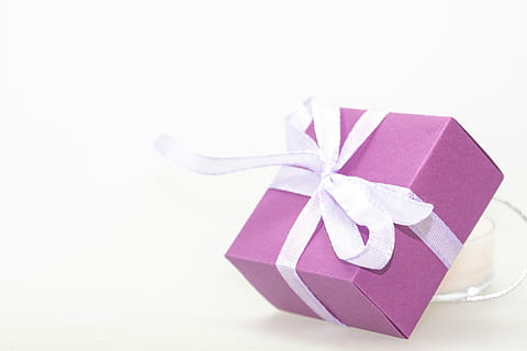 caja de regalo rosa, sorpresa, lazo, Navidad, regalo, hecho, festival, Decoración navideña, embalaje, saludos, compras de Navidad, cumpleaños, paquete, Feliz Navidad, adviento, consumir, dar, decoración, regalos, lleno, embalaje de regalo, cinta - artículo de costura, lazo atado, envuelto, caja - contenedor, papel de regalo, cinta, arco, caja, caja de regalo, papel, foto de estudio, envase, celebracion, adentro, Fondo blanco, emoción, regalo de cumpleaños, solo objeto, nadie, dia de san valentin - vacaciones, 4K, CC0, dominio público, libre de derechos