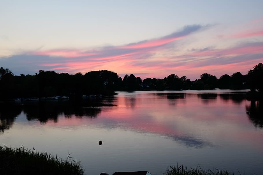 Sonnenuntergang, Wolke, Sommer-, Himmel, Natur, Landschaft, Sonne, draussen, Sommerlandschaft, Himmel Wolken, Reflexion, Wasser, Baum, See, Schönheit in der Natur, Szenen - Natur, Ruhe, Pflanze, wolke - himmel, ruhige Szene, Silhouette, keine Leute, idyllisch, Nicht-städtische Szene, Dämmerung, Ufergegend, Reflexionssee, 4K