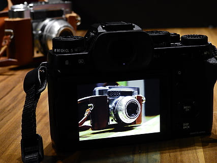 telecamera, fotografia, Camera digitale, macchina fotografica analogica, generazioni, progresso, sviluppo, vecchio, Vintage ▾, digitale, foto, nostalgia, look retrò, retrò, Fujifilm, x-t2, macchina fotografica - attrezzatura fotografica, temi fotografici, tecnologia, in casa, attrezzatura fotografica, obiettivo - strumento ottico, in stile retrò, nessuno, natura morta, tavolo, avvicinamento, antico, macchina da presa, concentrarsi sulle conoscenze acquisite, analogico, lente - occhio, fotocamera reflex, videocamera domestica, le riprese, 4K, CC0, dominio pubblico, privo di copyright
