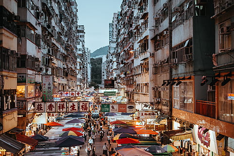 architettura, costruzione, infrastruttura, blu, cielo, grattacielo, Torre, città, urbano, orizzonte, persone, mezzi di trasporto, veicolo a motore, auto, esterno dell'edificio, modo di trasporto, strada, struttura costruita, via della città, vita di città, persone accessorie, Taxi, viaggio, destinazioni di viaggio, folla, traffico, natura, paesaggio urbano, appartamento, 4K, CC0, dominio pubblico, privo di copyright