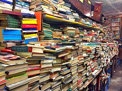 bøger, bogstabel, litteratur, stak, rygrad, Læs, undersøgelse, foreninger, Bestil, bibliotek, hylde, gammel, uddannelse, boghandel, kulturer, butik, stor gruppe af objekter, offentliggørelse, overflod, arrangement, valg, til salg, variation, ingen mennesker, bogreol, indendørs, kollektion, detail, marked, studere, 2K, CC0, offentligt domæne, royaltyfrie