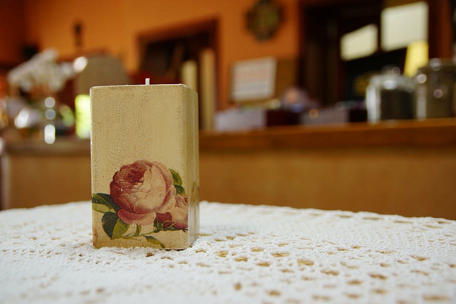 Kerze, Dekoration, Esstisch, Kerzen, die Landschaft, drinnen, Essen und Trinken, Lebensmittel, keine Leute, Container, Wohnraum, Fokus auf den Vordergrund, gesundes Essen, Krug, Wohngebäude, Stillleben, Nahansicht, Zuhause, Tabelle, Frische, Wohlbefinden, Gemüse, selektiver Fokus, Abwesenheit, Mahlzeit, 5K