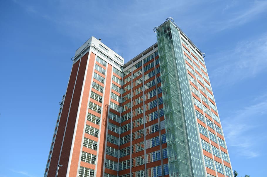 zlin, gratacels, bata, 21, vista d’angle baix, finestra, modern, cel, arquitectura, blau, estructura construïda, exterior de l'edifici, ciutat, edifici, exterior d’edifici d’oficines, oficina, naturalesa, dia, cap gent, vidre - material, alta - alta, cel clar, a l'aire lliure, apartament, 4K