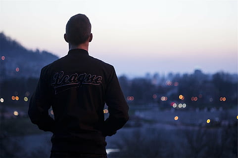 Mann, schwarz, Liga Jacke, Stehen, Kerl, Menschen, Jacke, suchen, Männer, draußen, Sport, eine Person, Rückansicht, Himmel, Erwachsene, Natur, Silhouette, die Architektur, Fokus auf den Vordergrund, Religion, Taille hoch, Spiritualität, Dämmerung, Text, Regierung, Wasser, Mitte Erwachsener, Betrachtung, 1080P, CC0, gemeinfrei, lizenzfrei