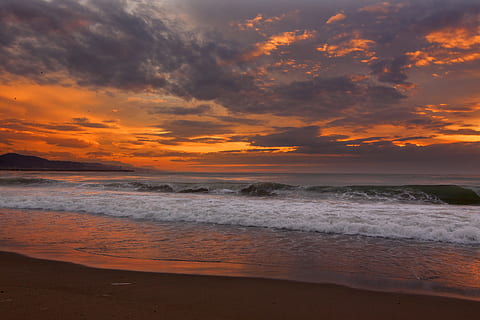 seashort, arancia, cielo, onda Marina, tramonto, vista, onde del mare, fotografia, spiaggia, nube, acqua, mare, natura, crepuscolo, sabbia, onda, costa, all'aperto, Paesaggi, nuvola - cielo, luce del sole, estate, nessuno, paesaggio, bellezza nella natura, colore arancione, sole, scena tranquilla, orizzonte sull'acqua, riflessione, alba - alba, Cloudscape, immagine a colori, Riva, la tranquillità, terra, scenics - natura, movimento, orizzonte, idilliaco, 4K, CC0, dominio pubblico, privo di copyright