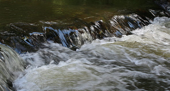 Cascade, couler, écoulement, mouvement, la nature, rapides, rivière, éclaboussure, courant, eau, l'écoulement de l'eau, eau qui coule, front de mer, beauté dans la nature, personne, journée, paysages - nature, vue grand angle, sport, mouvement flou, éclaboussures, sport aquatique, terre, 4K, CC0, domaine public, libre de droits