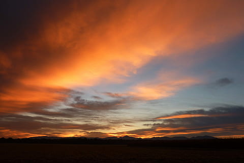 cel, colors, sol, núvols, naturalesa, alsace, França, posta de sol, núvol - cel, vespre, cloudscape, color taronja, escenics, a l'aire lliure, llum solar, temps, bellesa a la natura, cel dramàtic, blau, estiu, paisatge, groc, fons, sortida del sol - alba, alba, silueta, escenics - natura, medi ambient, tranquil·litat, escena tranquil·la, cap gent, aigua, horitzó, crepuscle, mar, fosc, cel romàntic, semiàrid, 2K, CC0, domini públic, lliure de regalies
