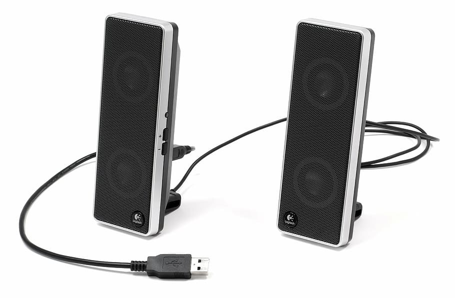 logitech, usb, altaveus, tecnologia, comunicació, equipament, música, connexió, cable, fons blanc, tallar, tecnologia sense fils, color negre, equip d’àudio, escoltar, cap gent, soroll, reproductor mp3, tir de l'estudi, equipament elèctric, cultura i entreteniment artístic, auriculars, Dispositiu d'entrada, accessori personal, modern, electricitat, Font d'alimentació, 2K