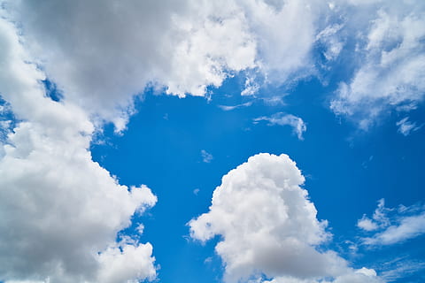 Sky, blå, sammensætning, utrolig, himmel, skyer, solnedgang, hvid, hvide skyer, natur, landskab, sommer, sol, baggrund, plads, lys, miljømæssige, struktur, smuk, atmosfære, fred, detalje, mønster, farvebillede, dag, ingen, ren, morgen, baggrunde, abstrakt, kopiere plads, ilt, ingen mennesker, frisk, abstrakt mønster, levende farve, rummelig, vandret, selektiv fokusering, sky - himmel, cloudscape, skønhed i naturen, miljø, scenics - natur, hvid farve, overskyet, ro, vind, dramatisk himmel, rolig scene, udendørs, frihed, meteorologi, klima, lyse, 8K, CC0, offentligt domæne, royaltyfrie