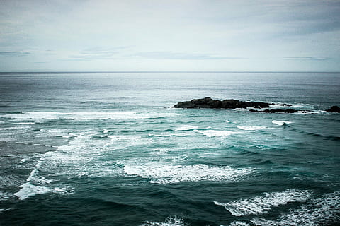Weiß, schwarz, abstrakt, Malerei, oben, Winkel Foto, Blau, Meereswasser, tagsüber, Rock, Ozean, wafe, Wolke, Wasser, Meer, Himmel, Horizont, Gewässer, Küste, Strand, Welle, Neuseeland, Natur, Vogelinsel, Schönheit in der Natur, Szenen - Natur, Horizont über Wasser, Bewegung, Ruhe, ruhige Szene, Sport, Land, idyllisch, keine Leute, Tag, draußen, Kraft in der Natur, 5K, CC0, gemeinfrei, lizenzfrei