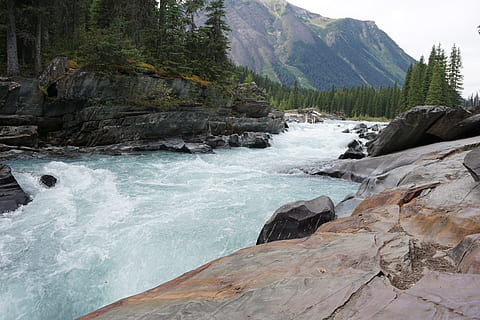 râu, Canada, peisaj, stâncă, obiect de rocă, solid, apă, scenice - natura, frumusețe în natură, mişcare, formatie rock, Munte, mare, natură, teren, zi, nici o persoana, mișcare încețoșată, expunere lungă, scenă non-urbană, la distanta, idilic, apă curgătoare, în aer liber, curgere, formare, 5K, CC0, domeniu public, fără drepturi de autor