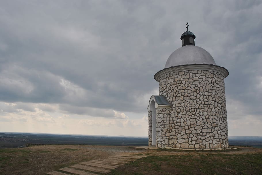 capelă, natură, monument, cale, arhitectură, cer, nor - cer, construită, exteriorul clădirii, nici o persoana, turn, scenice - natura, far, zi, îndrumare, camp, frumusețe în natură, teren, direcţie, liniște, clădire, o scenă liniștită, peisaj, în aer liber, 4K