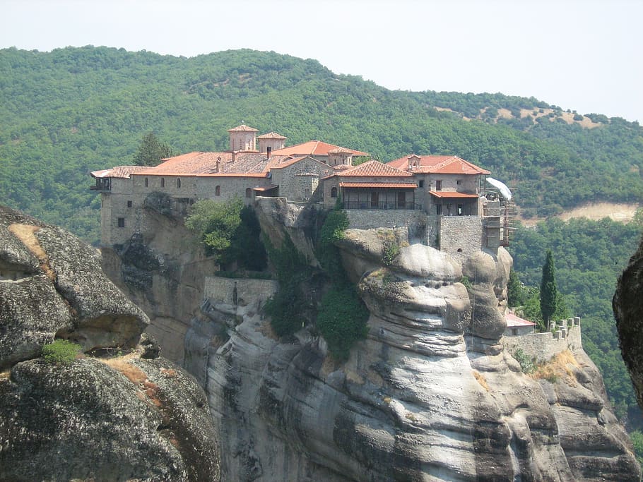 Meteora, kloster, klipper, Grækenland, arkitektur, bygget struktur, bjerg, bygning udvendig, bygning, træ, dag, natur, solid, hus, klippe, plante, ingen mennesker, jord, høj vinkel visning, historie, rock-objekt, udendørs, rejsemål, fortiden, gamle civilisation, 2K