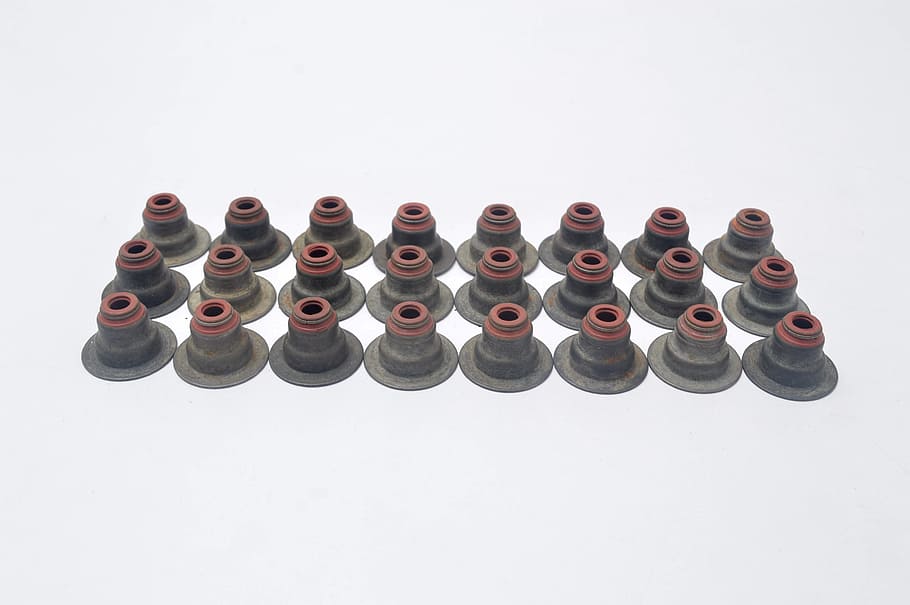 goma d'esborrar, vàlvula, segells, motor, vàlvula de goma, segellar la vàlvula, càmera, parts, salut i medicina, fons blanc, en fila, medicina, pastilla, control, tir de l'estudi, a l'interior, arranjament, cap gent, còpia espai, gran grup d'objectes, natura morta, vista d’angle alt, ordre, costat a costat, primer pla, forma, grup d'objectes, tecnologia, directament a sobre, conformitat, 2K