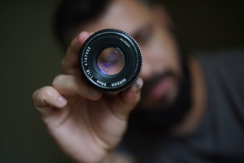 holding, camera lens, Photographer, technology, camera, camera - Photographic Equipment, men, lens - Optical Instrument, people, photography Themes, one Person, adult, looking, professional Occupation, caucasian Ethnicity, males, focus - Concept, hobbies, photographing, close-up, equipment, image Focus Technique, human body part, activity, photographic equipment, human hand, hand, body part, digital camera, front view, slr camera, 4K, CC0, public domain, royalty free