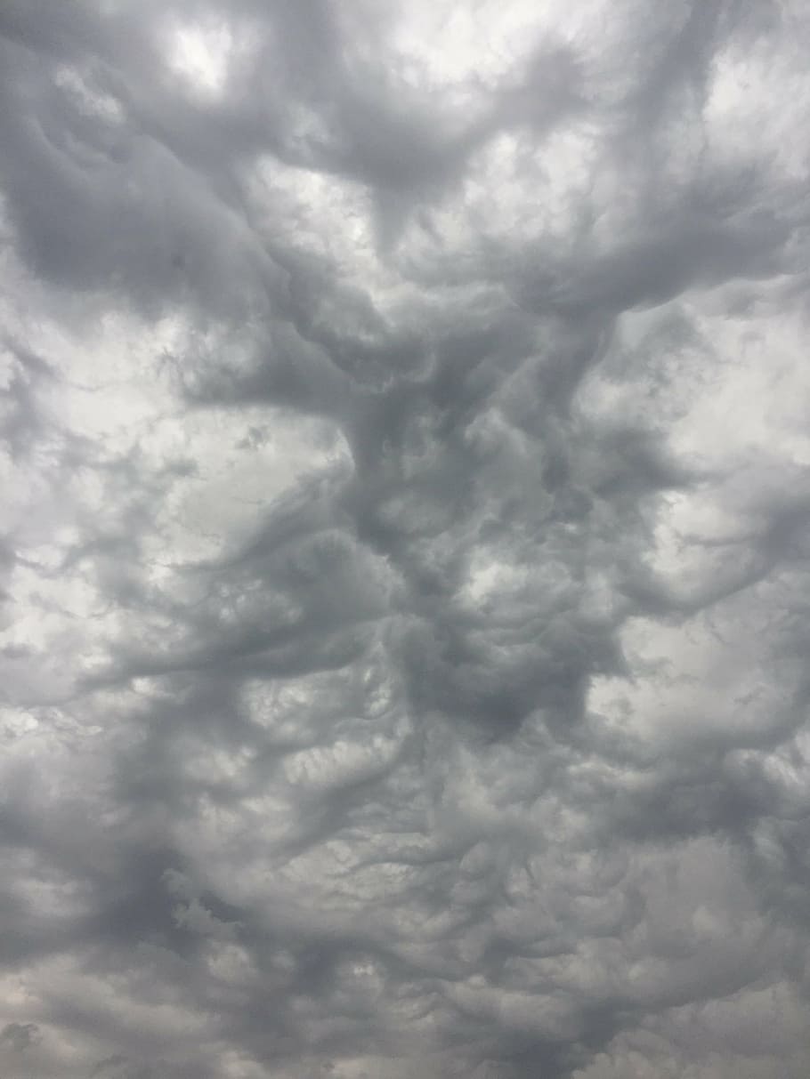 nuvole, tempesta, grigio, cielo, temporale, natura, tempo metereologico, pioggia, Pericolo, infausto, incombente, minaccioso, buio, Cloudscape, drammatico, primavera, estate, inverno, autunno, soffice, atmosfera, nuvola - cielo, sfondi, cielo drammatico, bellezza nella natura, Paesaggi, solo cielo, Inquadratura dal basso, nessuno, la tranquillità, scenics - natura, giorno, nuvoloso, all'aperto, fotogramma intero, scena tranquilla, idilliaco, nuvola temporalesca, meteorologia, wispy, 2K