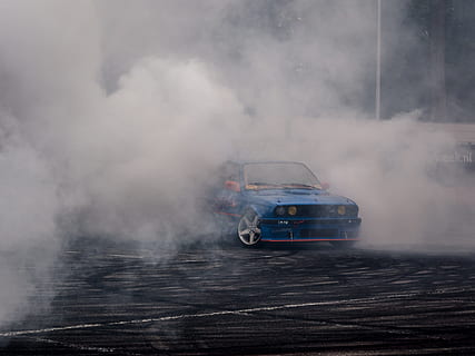 azul, BMW, e32, m3, agotamiento, rápido, velocidad, deriva, coche, neumático, quemar, fumar, vehículo, deporte, a la deriva, carrera, conducir, automóvil, caucho, asfalto, competencia, evento, poder, pista, movimiento, la carretera, el deporte del motor, nissan, turbo, auto, extremo, marca, conductor, espectáculo, carreras, asiático, Asia, estilo, Deportes, calle, línea, detalle, humo - estructura fisica, modo de transporte, transporte, Vehículo de motor, vehículo terrestre, día, cuestiones ambientales, ambiente, accidentes y desastres, contaminación, calor - temperatura, al aire libre, ocupación, vapor, naturaleza, emitiendo, señal de advertencia, comunicación, la contaminación del aire, 4K, CC0, dominio público, libre de derechos
