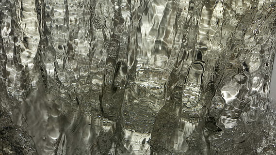 fondo, textura, flujo de agua, diseño, agua, fluir, capa, modelo, líquido, fondos y texturas, grunge, superficie, transparente, naturaleza, antecedentes, de cerca, macro, resumen, nadie, texturizado, fotograma completo, ciencia, adentro, material de vidrio, día, temperatura fría, abundancia, movimiento, burbuja, naturaleza muerta, cristal, congelado, vaso, lujo, 5K, CC0, dominio público, libre de derechos
