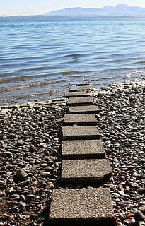 væk, sti, vand, adgang, indgang, stenplader, strand, hav, jord, dag, ingen mennesker, natur, scenics - natur, ro, trappe, skønhed i naturen, solid, sten-, arkitektur, rolig scene, sten - objekt, sollys, udendørs, klippe, rullesten, 2K, CC0, offentligt domæne, royaltyfrie
