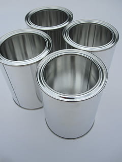 섬광, 주석, 열, 시트, 흰색, 금속, 화이트, 금속, 종이, 컨테이너, 캔, 은, 배경, 그림자, 선물, 빛, 저장, 폐쇄, 가득 따르다, 행, 영상, 은색의, 알류미늄, 양철통, 은 - 금속, 스튜디오 촬영, 정물, 실내, 닫다, 아무도, 높은 각도보기, 유리 - 재료, 표, 가정 용품, 흰색 배경, 사물의 그룹, 투명한, 음식과 음료, 주방기구, 반사, 모양, 강철, 합금, 4K