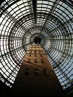 cupola, Basso, fotografia ad angolo, Marrone, costruzione, spirale, struttura, finestre, architettura, ferro, struttura costruita, Inquadratura dal basso, esterno dell'edificio, nessuno, soffitto, modello, giorno, direttamente sotto, forma geometrica, vetro - materiale, forma, finestra, design, destinazioni di viaggio, città, cerchio, lucernario, moderno, architettura e arte, grattacielo, 4K, CC0, dominio pubblico, privo di copyright