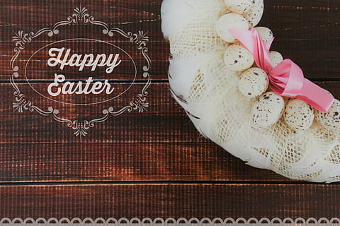 Fotografie, glücklich, Osterkranz, Ostern, Eier, Ornamente, Ostereier, Dekoration, Ei, farbig, Weihnachtsdekoration, Brauch, Osterferien, bemalte Eier, Ferien, Text, Nahansicht, keine Leute, drinnen, Tag, Stillleben, westliche Schrift, Kunst und Handwerk, Tabelle, High Angle View, Kommunikation, Frische, Feier, Kreativität, Muster, Darstellung, Holz - Material, Lebensmittel, Kunst, 4K, CC0, gemeinfrei, lizenzfrei