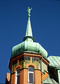 budova, věž, architektura, konstrukce, pohled zdola, świnoujście, Polsko, nebe, stavba, čisté nebe, exteriér budovy, modrý, nízký úhel pohledu, Příroda, nikdo, den, náboženství, víra, duchovno, kopie prostor, místo uctívání, destinace, slunečního světla, venku, architektonický sloup, 2K, CC0, veřejná doména, bez autorských práv