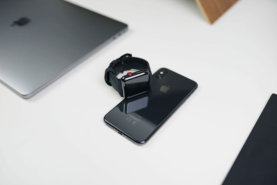 spazio, grigio, custodia in alluminio mela, orologio, nero, banda sportiva, iphone x, accanto, macbook d'argento, Mela, Telefono, il computer portatile, computer, tecnologia, comunicazione, dispositivo di informazione portatile, tecnologia wireless, smart phone, colore nero, connessione, nessuno, macchina fotografica - attrezzatura fotografica, in casa, cellulare, temi fotografici, girato in studio, vista dall'alto, sfondo bianco, attrezzatura, ufficio, attrezzatura fotografica, industria, Camera digitale, materiale elettrico, 5K