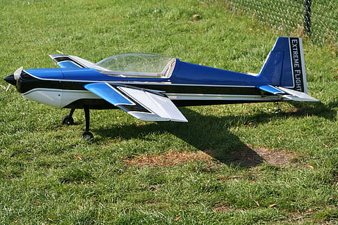 modelare, pasiune, avion, iarbă, plantă, vehiculul aerian, camp, teren, nici o persoana, natură, zi, mijloc de transport, albastru, transport, Culoarea verde, lumina soarelui, în aer liber, creştere, vedere laterală, absență, Industrie aerospatiala, 2K, CC0, domeniu public, fără drepturi de autor