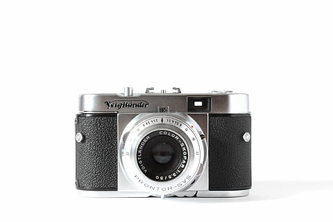 analog, kamera, Voigtlander, analog kamera, nostalgi, gammel, retro, fotografi, gammelt kamera, årgang, fotografering, fotokamera, afstandsmåler kamera, film, linse, Foto, hipster, retro look, fotografering temaer, kamera - fotografisk udstyr, retro stylet, gammeldags, sølvfarvet, enkelt objekt, hvid baggrund, forfra, sølv - metal, antik, teknologi, fotografisk udstyr, studio skud, skåret ud, indendørs, objektiv - optisk instrument, tæt på, ingen mennesker, stilleben, kopiere plads, digitalt kamera, SLR kamera, 5K, CC0, offentligt domæne, royaltyfrie