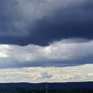 Sky, regnskylen, risiko, mørk, skyline, sky - himmel, himmel, skønhed i naturen, miljø, scenics - natur, natur, rolig scene, ingen mennesker, ro, landskab, overskyet, udendørs, storm, cloudscape, storm sky, dramatisk himmel, plante, jord, træ, ildevarslende, 2K, CC0, offentligt domæne, royaltyfrie