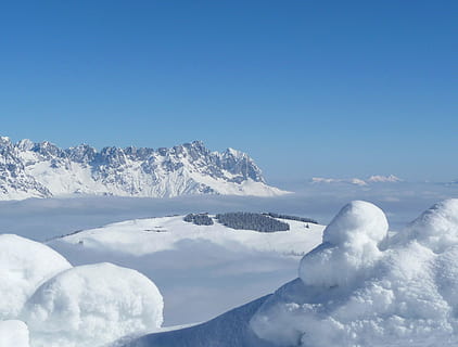 aventura, alpí, núvols, fred, la llum del dia, gelades, gelada, glacera, alt, gel, paisatge, muntanya, naturalesa, a l'aire lliure, pinacle, escènic, cel, neu, cim, viatjar, temps, hivern, cim de muntanya, blau, Alps europeus, escenics, temperatura de fred, escenics - natura, bellesa a la natura, tranquil·litat, escena tranquil·la, cap gent, còpia espai, dia, idíl·lic, medi ambient, Color blanc, escena no urbana, muntanya nevada, 2K, CC0, domini públic, lliure de regalies