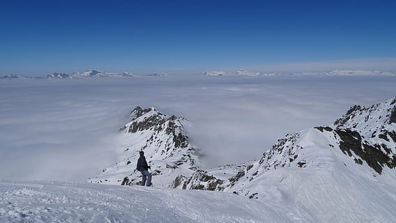 Munte, nori, peisaj, zăpadă, natură, munte înalt, albastru, lanțuri muntoase, Alpi, iarnă, ceaţă, vedere, acoperit cu zăpadă, schi, temperatura rece, scenice - natura, mediu inconjurator, sportiv, cer, frumusețe în natură, destinații de călătorie, sport de iarna, călătorie, zi, Activitatea de agrement, nor - cer, în aer liber, un munte acoperit de zăpadă, gheaţă, varf de munte, 5K, CC0, domeniu public, fără drepturi de autor