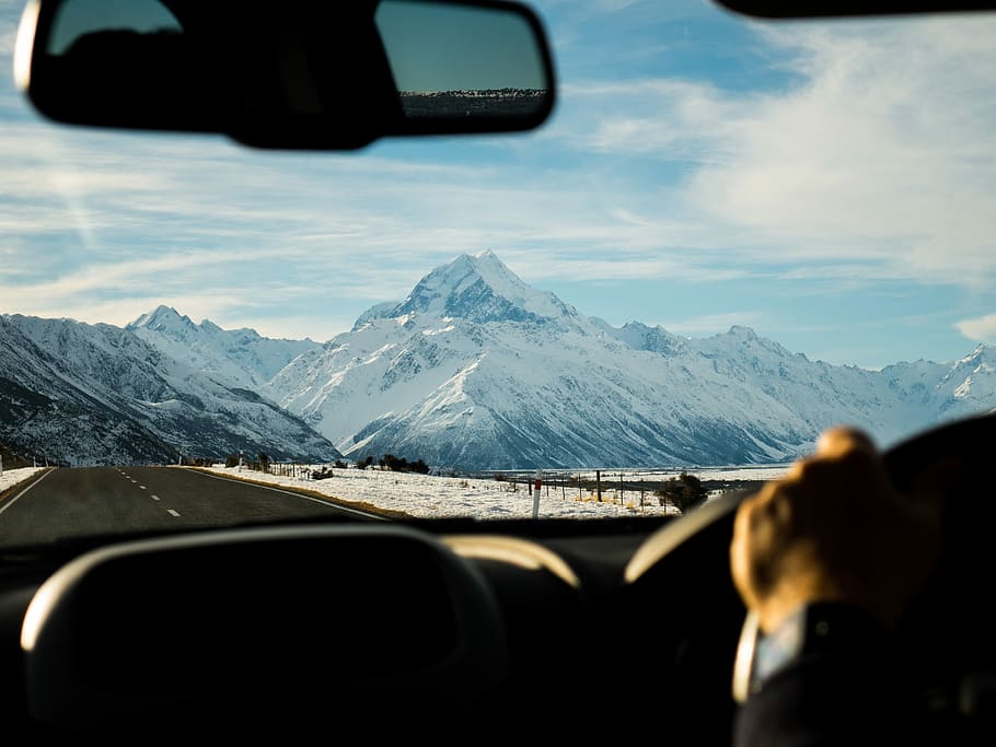 muž, řízení, vůči, hora, potažené, sníh, osoba, auto, limitován, hory, během dne, horský hřeben, pohoří, otevřená cesta, mrak, modrá obloha, ruka, scénický, scenérie, krajina, gx85, lumix, národní park, studená teplota, scenics - příroda, zimní, způsob dopravy, zasněžené hory, přeprava, krása v přírodě, interiér vozidla, čelní sklo, mrak - nebe, motorové vozidlo, Příroda, nebe, interiér vozu, sklo - materiál, venku, horský vrchol, 4K