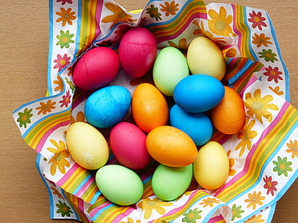 påskeegg mye, påskeegg, hvit, oransje, gul, floral, papirer, egg, fargerik, påske, maling, farge, farget, munter, vennlig, vakker, vår, spise, nydelig, hartgekocht, kokt, hard, blå, rød, grønn, oval, eggformet, multi farget, feiring, innendørs, kulturer, stilleben, ferie, mat, høy vinkel visning, ingen folk, bord, mat og Drikke, dekorasjon, mønster, stor gruppe gjenstander, container, nærbilde, blomstermønster, fristelse, 4K, CC0, offentlig domene, opphavsrett gratis