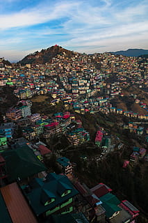 valle dei colori, costruzione, superiore, montagne, paesaggio, nube, blu, cielo, cittadina, collina, valle, colore, montagna, vita, India, hillstation, Casa, architettura, esterno dell'edificio, struttura costruita, città, nuvola - cielo, quartiere residenziale, natura, folla, affollato, vista dall'alto, paesaggio urbano, giorno, all'aperto, tetto, Comunità, destinazioni di viaggio, appartamento, 2K, CC0, dominio pubblico, privo di copyright