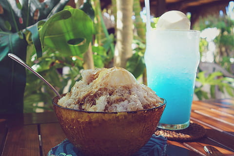 white, brown, food, amber, glass bowl, teal, filled, table, gourmet, sweet Food, food and drink, bowl, container, indoors, day, freshness, focus on foreground, close-up, drink, incidental people, refreshment, drinking glass, indulgence, ready-to-eat, kitchen utensil, glass, spoon, household equipment, temptation, still life, 1080P, CC0, public domain, royalty free