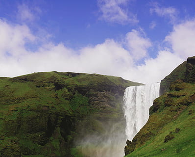 Skogafoss Islandia, cascada, corrent, riu, penya-segat, aigua, paisatge, naturalesa, caure, escènic, rierol, esprai, flux, poder, majestuós, humit, escena, fresc, splash, escenics, moviment, viatjar, turisme, a l'aire lliure, escenics - natura, bellesa a la natura, núvol - cel, cel, muntanya, escena no urbana, medi ambient, exposició llarga, terra, dia, aigua que flueix, cap gent, escena tranquil·la, que flueix, poder a la natura, 5K, CC0, domini públic, lliure de regalies