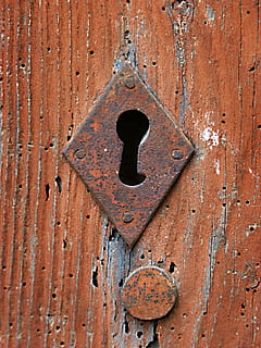 trancar, parafuso, porta, velho, ferro, madeira, oxidado, metal, ferro - metal, madeira - material, origens, fechar-se, quadro completo, texturizado, ninguém, buraco da fechadura, Entrada, protecção, segurança, intemperizado, dia, rude, ao ar livre, deterioração, efeito texturizado, 4K, CC0, domínio público, royalty free