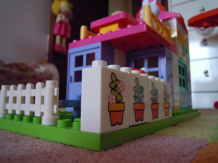 jucărie, constructie, plastic, cărămizi, lego, lego blocuri, jucării, copilărie, distracţie, bloc, colorat, cub, construi, activitate, nici o persoana, multi colorate, în interior, zi, selectiv, reprezentare umană, reprezentare, creativitate, artă și sculptură, decor, să se concentreze asupra primelor elemente, arhitectură, barieră, jucărie bloc, construită, gard, asemănarea bărbaților, limite, a închide, 4K, CC0, domeniu public, fără drepturi de autor