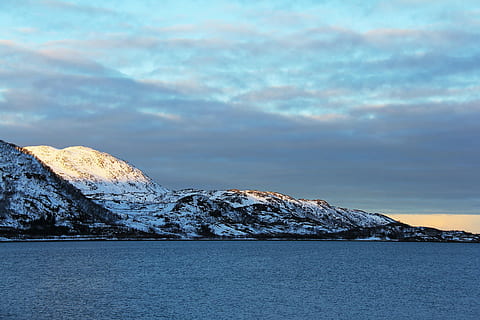 ryte, debesis, Debesuota, mėlyna, dangus, vandenynas, nuostabi, gražus, jūros, fjordas, sniegas, kalnas, žiemą, kelionė, lauklines kystferie, kvaloya, kvaløysletta, Norvegijoje, tromso, skandinavija, Europa, pobūdį, ežeras, kraštovaizdį, ledas, scenos, lauke, vanduo, grožis gamtoje, vaizdai - gamta, debesis - dangus, šalta temperatūra, nėra žmonių, aplinką, ramioje scenoje, ramybė, Rokas, snowcapped kalnas, 2K, CC0, Viešasis domenas, nemokamai