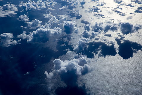 sobre el tasman, aéreo, foto, nubes, cielo, nubes blancas, lago, mar, Oceano, azul, sombra, agua, nube, nube - cielo, paisaje de nubes, paisajes - naturaleza, cielo dramático, naturaleza, belleza en la naturaleza, nublado, antecedentes, ambiente, nadie, al aire libre, religión, cielo caprichoso, resumen, atmósfera, viento, meteorología, clima, compuesto digital, fondos abstractos, 5K, CC0, dominio público, libre de derechos