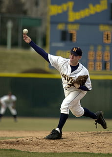 baseball, brocca, palla, gettare, atleta, Università, gioco, sport, infield, campo, tumulo, intonazione, uniforme, maschio, guanto, concorrenza, lunghezza intera, persone reali, una persona, stili di vita, concentrarsi sulle conoscenze acquisite, baseball - sport, capi di abbigliamento, uomini, giovani uomini, movimento, attività di svago, braccio umano, giovane adulto, abbigliamento sportivo, uniforme sportiva, giocando, giorno, braccia alzate, adolescente, 1080P, CC0, dominio pubblico, privo di copyright