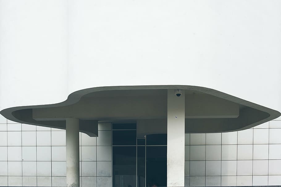 paret de formigó blanc, arquitectura, edifici, infraestructura, estructura construïda, cap gent, exterior de l'edifici, dia, funció de construcció de parets, finestra, a l'aire lliure, vidre - material, modern, còpia espai, naturalesa, cel clar, patró, disseny, cel, vista d’angle baix, Color blanc, 4K