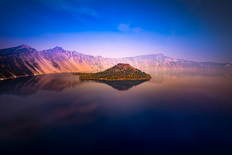 eiland, lichaam, water, groen, bergen, meer, top, hemel, Purper, reflectie, hoop, symmetrie, boom, natuur, bergketen, zon, berg-, scenics - natuur, schoonheid in de natuur, milieu, landschap, wolk - lucht, rustige scène, kalmte, reisbestemmingen, geen mensen, land-, ochtend-, buitenshuis, bergtop, 5K, CC0, publiek domein, royaltyvrij