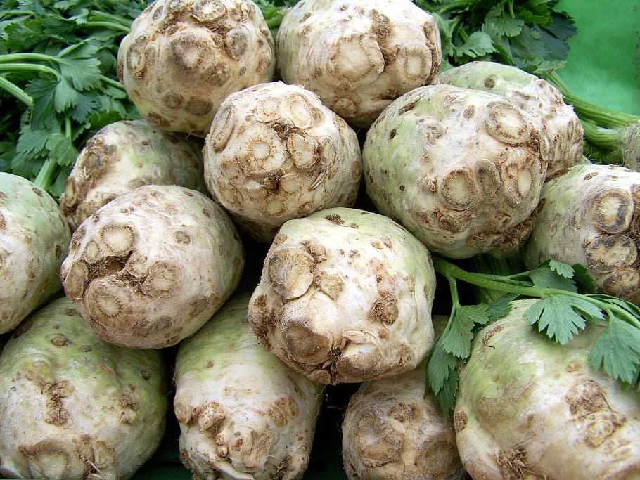 verdures verdes, api, verdures, menjar, menjar i beguda, vegetals, frescor, alimentació saludable, benestar, mercat, cap gent, primer pla, dia, a la venda, gran grup d'objectes, venda al detall, aliments crus, orgànic, Paradeta, natura morta, color verd, fons, vista d’angle alt, menjar vegetarià, 2K