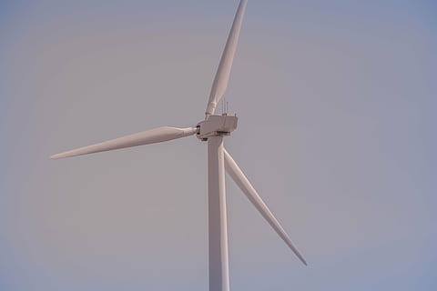 cuchillas, conservación, ecología, eficiencia, electricidad, energía, ambiente, generador, amoladora, poder, producción, hélice, sostenibilidad, tecnología, turbina, viento, generador de viento, molino, turbina eólica, generación de combustible y energía, reciclaje, conservación del medio ambiente, naturaleza, industria, torneado, energía eólica, energía alternativa, recursos sustentables, fuente de alimentación, energía renovable, cielo, copia espacio, nadie, vista de ángulo bajo, cielo limpio, día, poder en la naturaleza, solo objeto, 5K, CC0, dominio público, libre de derechos