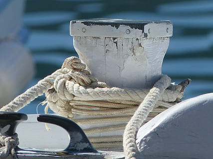 dug, skib, støvle, nautiske, farvande, hav, sejle, anker, yacht, vand, nautiske fartøj, reb, transportmidler, dag, transportform, bundet op, metal, natur, ingen mennesker, styrke, klampen, tæt på, fortøjet, pullert, havn, mole, udendørs, stolpe, sejlbåd, passagerskib, forankret, nautisk udstyr, 4K, CC0, offentligt domæne, royaltyfrie